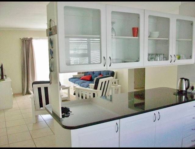 2 BEDROOM APARTMENT FOR SALE IN HARTENBOS CENTRAL